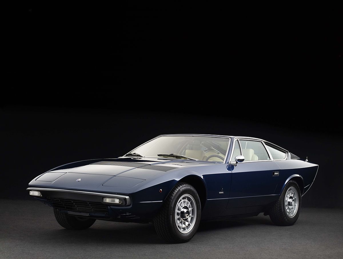 1200px-Maserati_Khamsin_1975_front.jpg