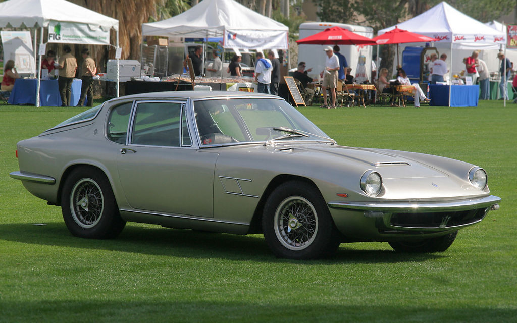 1967_Maserati_Mistral_Coupe_-_silver_-_fvr_(4637057473)_cropped.jpg