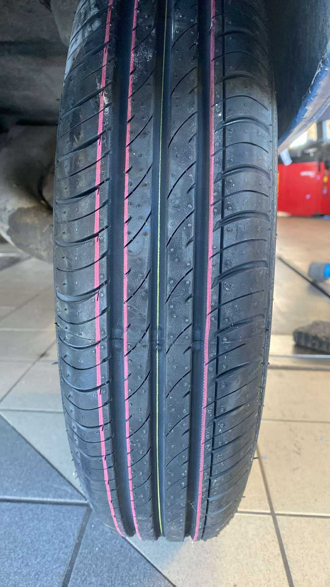 37752