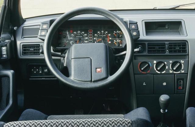 citroen-bx-interior-1.jpg